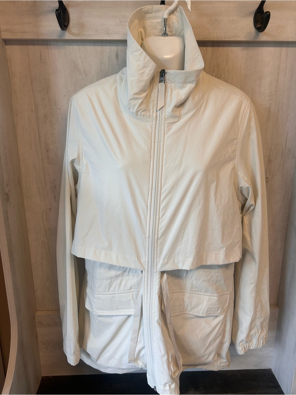 The North Face Women's Cream Lightweight Jacket